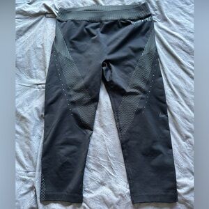 Nike pro quarter length leggings